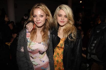 Cory Kennedy y Sky Ferreira, front row en el desfile de Jeremy Scott.