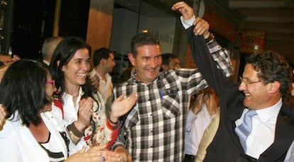 Conde Roa y Paula Prado celebrando la victoria electoral 