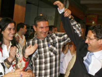 Conde Roa y Paula Prado celebrando la victoria electoral 