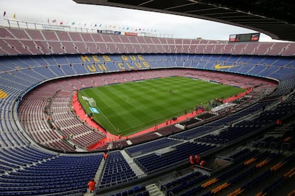 Vista geral do Camp Nou vazio, neste domingo.