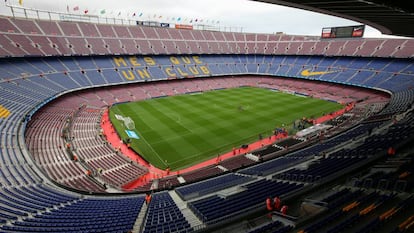 Vista geral do Camp Nou vazio, neste domingo.