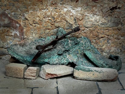 La campana fundida de la iglesia se ha convertido en un símbolo del horror de la matanza de Oradour.