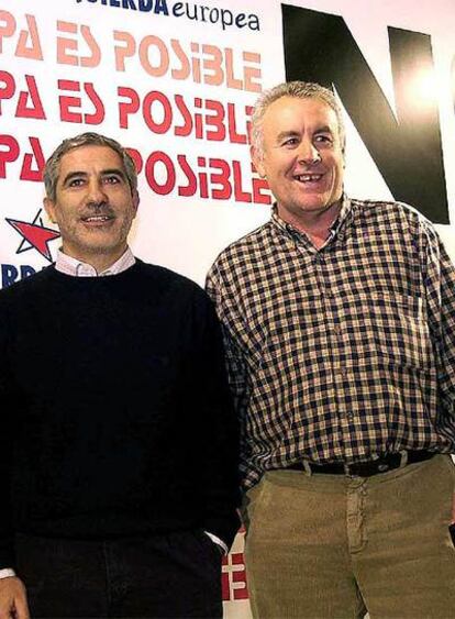 Gaspar Llamazares y Cayo Lara en un acto electoral sobre la Constitución Europea en 2005