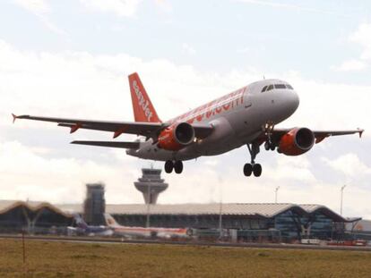 Easyjet mantendrá el empleo de sus pilotos en España a cambio de un recorte salarial del 8%