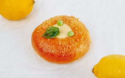 La coca de lima, albahaca y aceite de oliva de la pastelería Brunells.