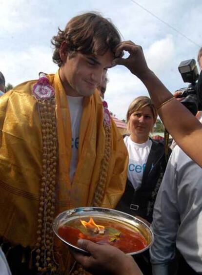 El tenista Roger Federer, embajador de UNICEF, visitará hasta el domingo varios colegios y orfanatos en el estado sureño de Tamil Nadu, en India, devastado por el tsunami de 2004.