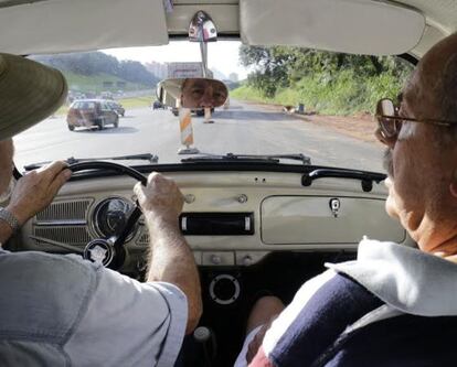 Os amigos Ivan e Fael viajar&atilde;o at&eacute; M&eacute;xico em um fusca.