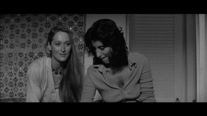 En el grupo femenino de Manhattan a Meryl Streep le tocó como se suele decir bailar con la más fea, en el papel de la ex esposa lesbiana enfrentada a un neurótico y acosador guionista de televisión. Aunque las otras protagonistas femeninas se llevaban la parte del león de la película, la Streep consiguió iluminar la pantalla y la fotografía en blanco y negro a pesar de su corta intervención y mover como nadie su larga caballera rubia.