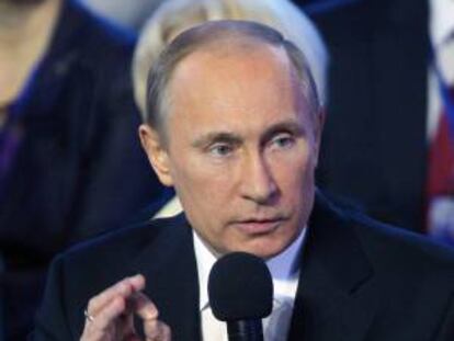 El presidente ruso, Vladímir Putin, participa en la conferencia de su plataforma electoral, el Frente Popular de Toda Rusia, en Rostov-on-Don, Rusia, hoy, viernes 29 de marzo de 2013. Putin propuso durante la conferencia el reorganizar el Frente hacia un movimiento durante su congreso en el mes de junio. EFE/Mikhail Klimentyev/Ria Novosti