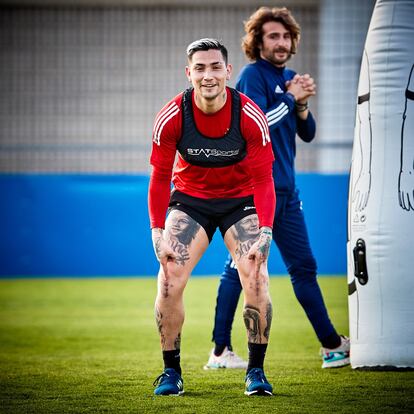 Chimy señala sus cicatrices durante un entrenamiento. / TWITTER