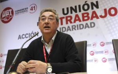 El Secretario de Acción Sindical de la UGT,  Toni Ferrer, durante la rueda de prensa que ofreció hoy en la sede de UGT, donde se celebra el 41 Congreso Confederal del sindicato, para hacer, entre otras cosas, una  valoración de los   datos del Índice de Precios al Consumo (IPC) correspondientes al mes de marzo.