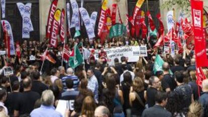 Cabecera de la manifestación celebrada hoy en Barcelona de los trabajadores de Caixa Catalunya.