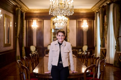 María Chivite, presidenta de Navarra en la sala de reuniones del Gobierno foral.