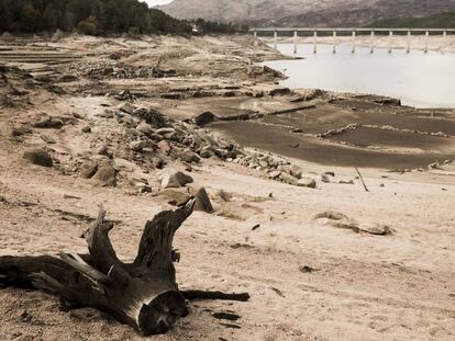 Embalse de Lindoso en Orense, donde tras la sequ&iacute;a ha emergido el antiguo pueblo de Aceredo.