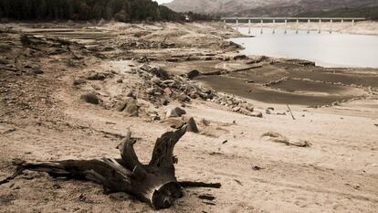 Embalse de Lindoso en Orense, donde tras la sequía ha emergido el antiguo pueblo de Aceredo.