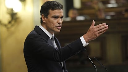 Pedro Sanchez en la tribuna de oradores.