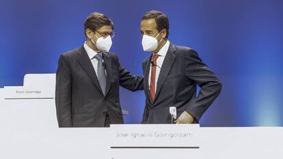 El presidente de CaixaBank, José Ignacio Goirigolzarri, y el consejero delegado de la entidad, Gonzalo Gortázar.