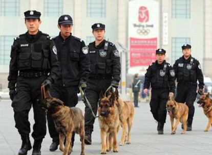 Policías en la plaza de Tiananmen de Pekín, el pasado sábado.
