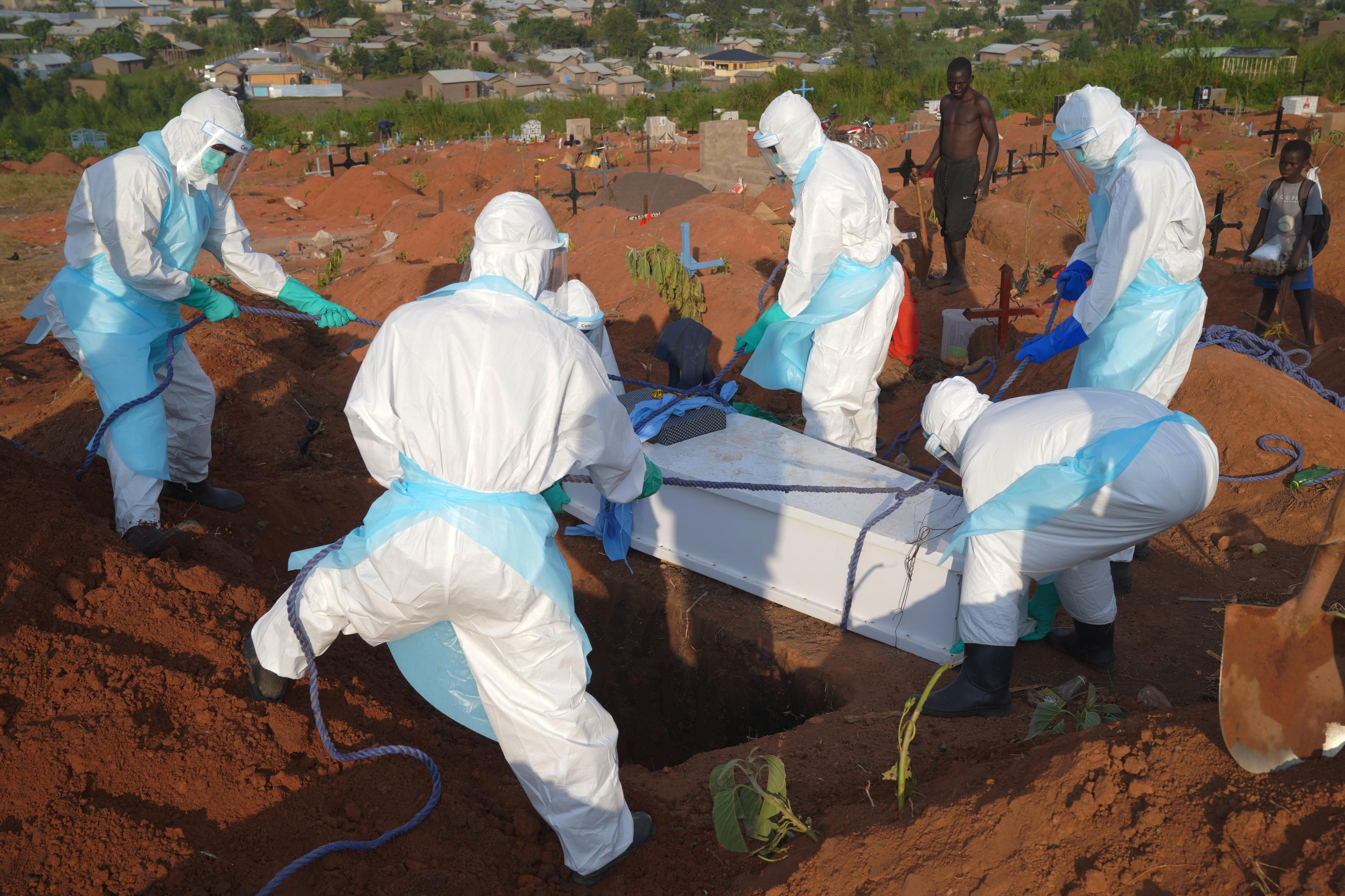 El brote de ébola ya supera los 2.000 muertos y se extiende a seis provincias de RDC