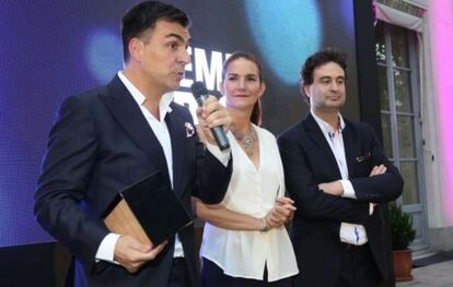 Los chefs Ram&oacute;n Freixa, Pepe Rodr&iacute;guez y Samantha Vallejo-N&aacute;gera, en el escenario del premio Nuevo Espace ICON 2015