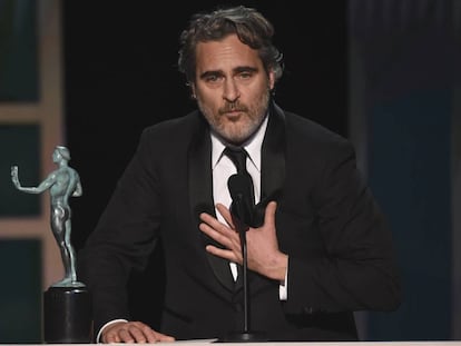 Joaquin Phoenix durante su discurso al recibir la estatuita de los SAG Awards.