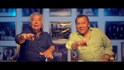 Antonio y Rafael, Los del Río, en un momento del documental 'Macarena'.