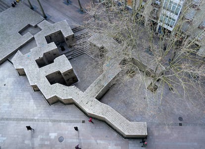 La plaza de los Fueros de Vitoria, un proyecto de Eduardo Chillida y Luis Peña Ganchegui.