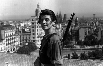 Marina Ginestà, en la famosa fotografía tomada en 1936 en la azotea del hotel Colón, en Barcelona.