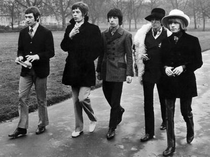 Brian Jones, el primero por la derecha, junto a los Rolling Stones.