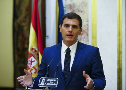 Albert Rivera durante la declaración ante los medios en la que enumeró las seis condiciones para abrir las negociaciones con el PP.