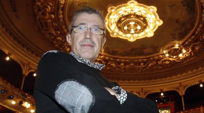 Emilio Sagi posa en el interior del Teatro Arriaga, del que es director artístico.