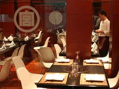 Comedor del nuevo local del restaurante Janatomo, en Madrid.