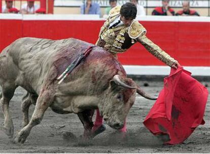 Sebastián Castella, con el quinto de la tarde.