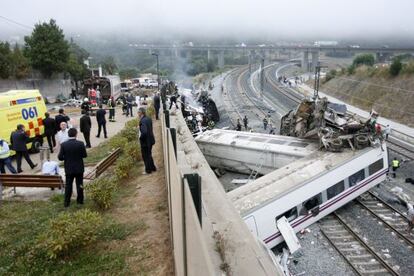 Los servicios de emergencias tras el accidente
