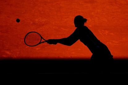 La tenista checa, Karolina Pliskova, golpea la bola durante su encuentro ante Davana Yastremska, el 5 de mayo de 2019.