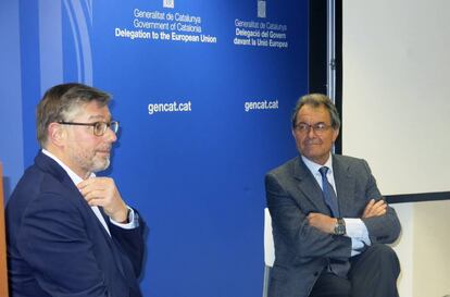 L'expresident de la Generalitat Artur Mas en una xerrada amb el corresponsal europeu i escriptor Jean Quatremer.