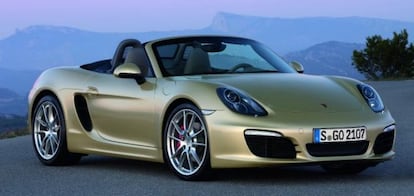 PORSCHE BOXTER. El principal cambio consiste en un chasis más ligero, que le hace más eficiente, la distancia entre ejes aumenta y los neumáticos son mayores. Precio: A partir de 52.000 euros.