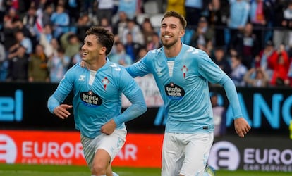 Pablo Durn celebra su segundo gol ante la Real Sociedad con Mingueza.