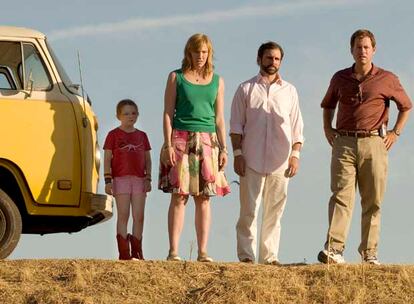 Siempre hay una película de bajo presupuesto y de alta calidad que se cuela entre las favoritas. Este año ha sido <i>Pequeña Miss Sunshine</i>, que optará a cuatro premos principales: Mejor película, Mejor guión original y dos de sus intérpretes están en la lista a Mejor actor y Mejor actriz de reparto (la niña protagonista).