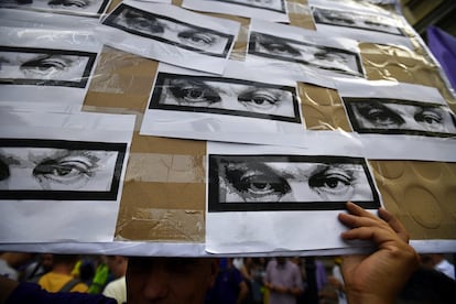 Protestos contra o governo radical do húngaro Viktor Orbán. Pelo mundo, governos de diversos países têm sido alvo de protestos por conta de espionagem.