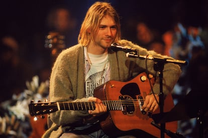 El cuerpo sin vida de Kurt Cobain fue encontrado el 8 de Abril de 1994 en Seattle. Según los informes policiales, el músico se habría suicidado tres días antes. Tenía 27 años.