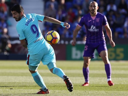 Suárez intercepta un balón ante Amrabat.