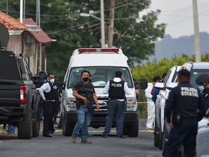 Un dispositivo policiaco se encuentra en Llano Grande municipio de Coatepec Harinas, en donde a medio día fueron emboscados elementos de la Secretaría de Seguridad  Estatal y de la Fiscalía General de Justicia del Estado de México (FGJEM).