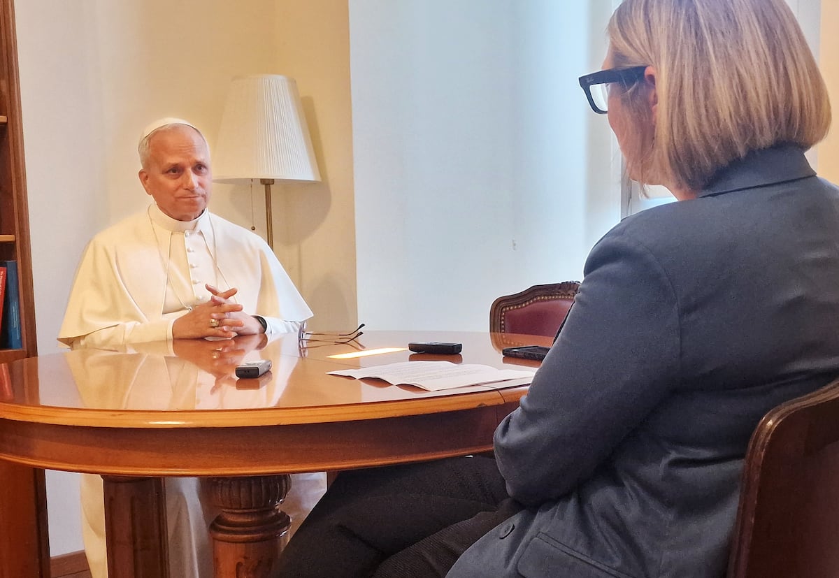 El Papa, en su primera entrevista: “Estoy aprendiendo mucho y me siento desafiado, pero no abrumado. Tuve que saltar a la piscina muy rápidamente”