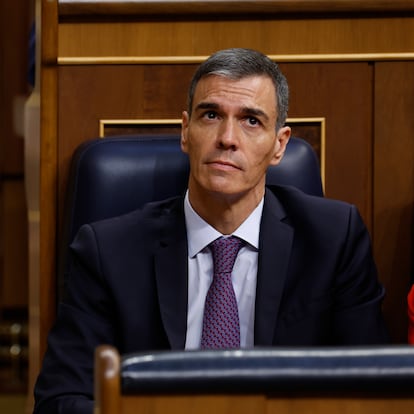 MADRID, 09/07/2025.- El presidente del gobierno Pedro Sánchez, durante el pleno en el Congreso de los Diputados, este miércoles. EFE/ Javier Lizón