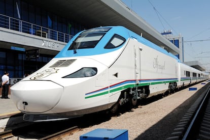 Tren de alta velocidad Talgo 250, que lleva operando en España desde 2007, con 34 unidades prestando servicio. En 2011 comenzó también a circular en Uzbekistán, donde hay otras dos unidades en funcionamiento (el modelo de la imagen) y presta más de 56 servicios diarios. Desde su estreno sobre las vías, ha recorrido 55 millones de kilómetros y fue el primer tren de alta velocidad de Asia Central.