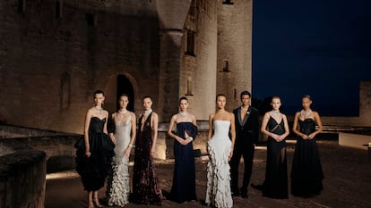 Varias modelos lucen las joyas de la colección 'Virtuosity' de Louis Vuitton en Mallorca.