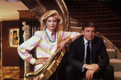 Trump, en 1990, con su mujer Ivana en su apartamento en Nueva York.