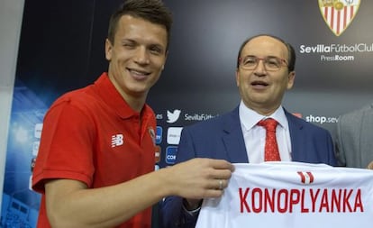 Presentaci&oacute;n de Yehven Konoplyanka este lunes.