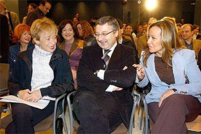 María Teresa Fernández de la Vega, José Blanco y Trinidad Jiménez, en un acto sobre la Constitución europea.